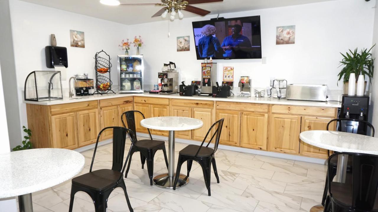 Lakes Inn Warsaw Dış mekan fotoğraf