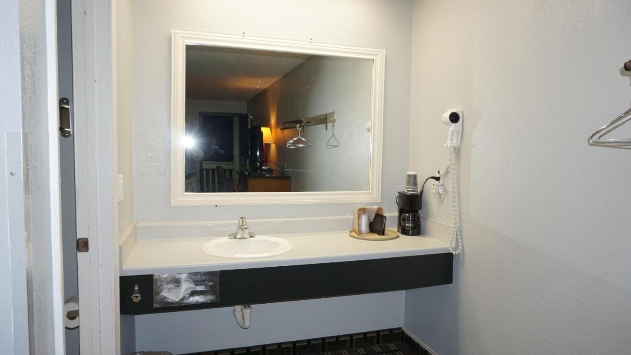 Lakes Inn Warsaw Dış mekan fotoğraf