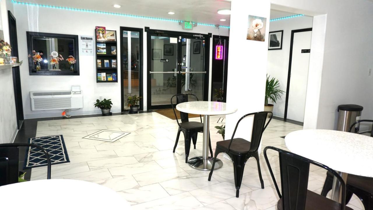 Lakes Inn Warsaw Dış mekan fotoğraf